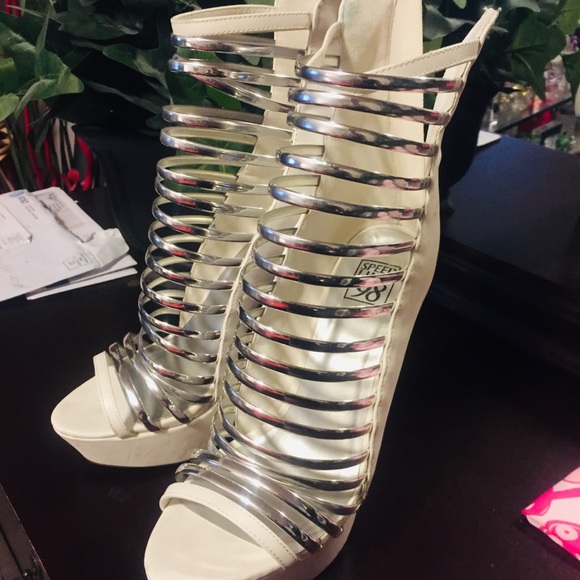 White heels - Picture 2 of 8